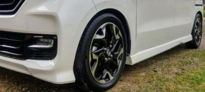 N-BOXカスタム　純正ホイール