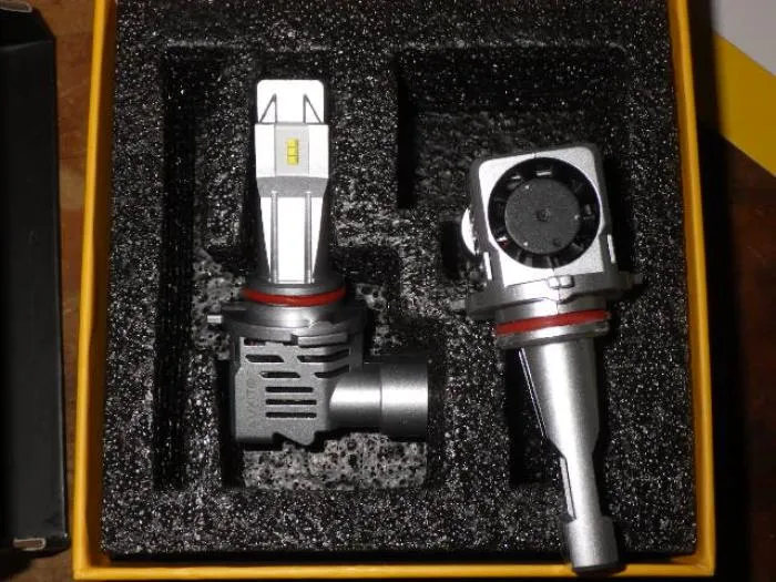 LEDバルブ　（HB3）6500K　新品未使用箱入りです