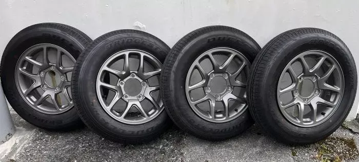 ジムニーJB64純正アルミホイールタイヤほぼ新品