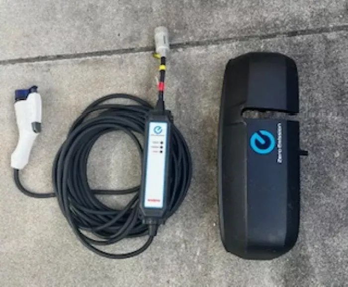日産リーフ充電ケーブル＆充電ポートカバー