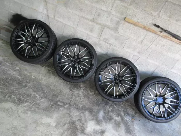 20インチ国産タイヤ鍛造ホイルセット使用期間短いです！ 