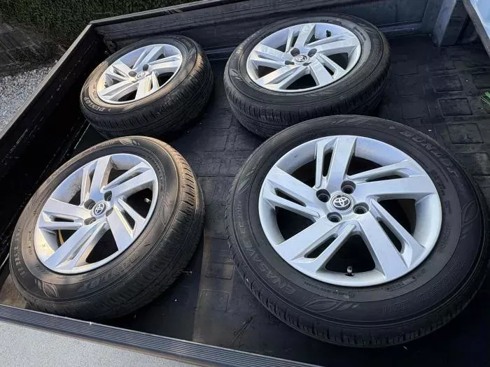 トヨタライズＧの純正アルミホイル4本セット