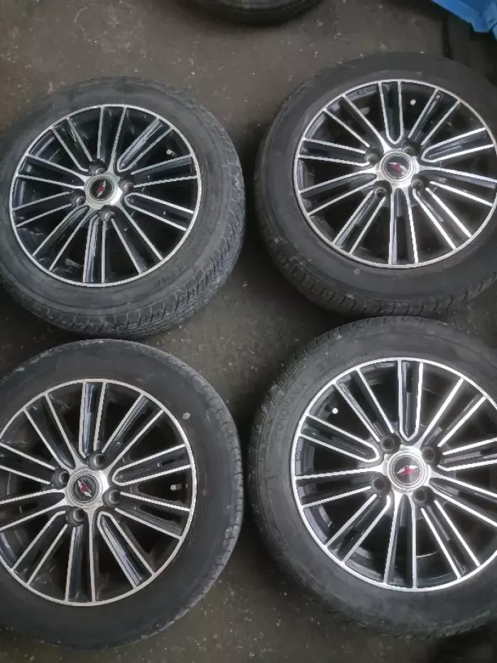 中古タイヤ　アルミホイール　四本セット