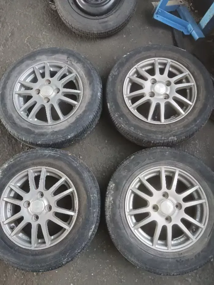 中古タイヤ　アルミホイール　四本セット