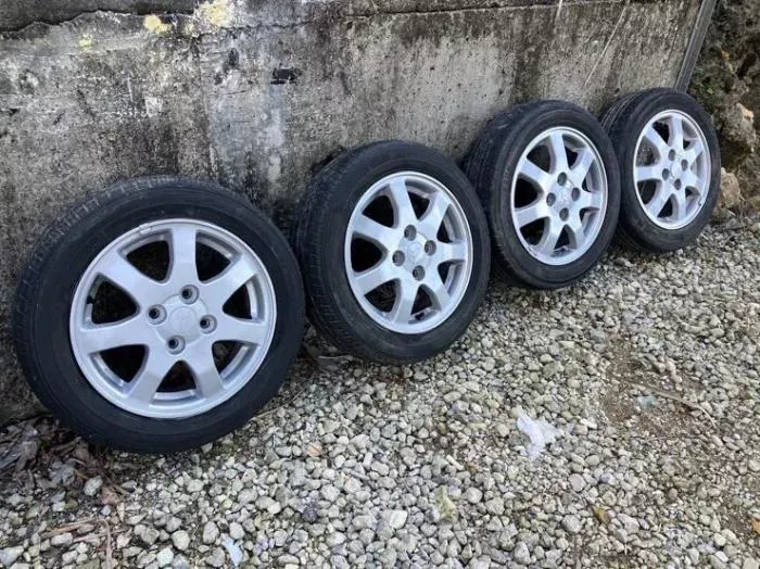 ダイハツ純正アルミホイール