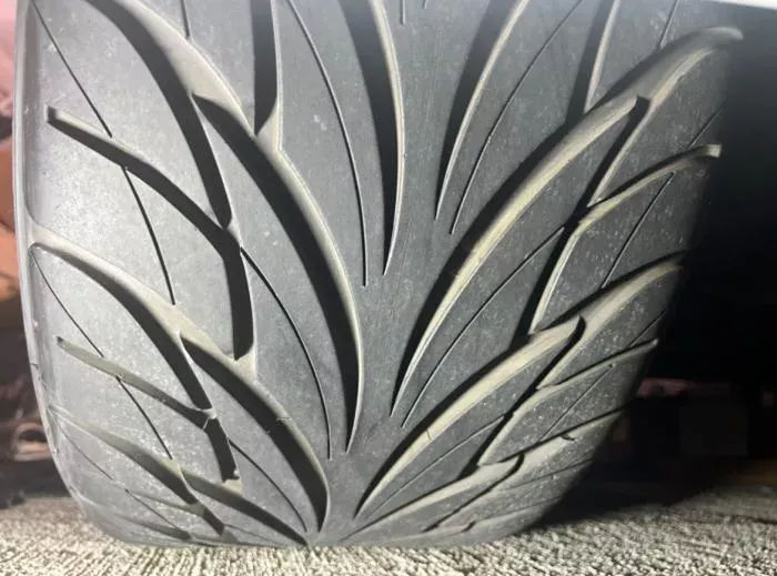 タイヤ2本セット255/40/17