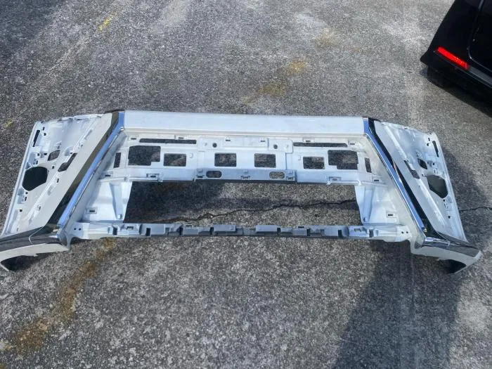 80系ヴォクシーフロントバンパー