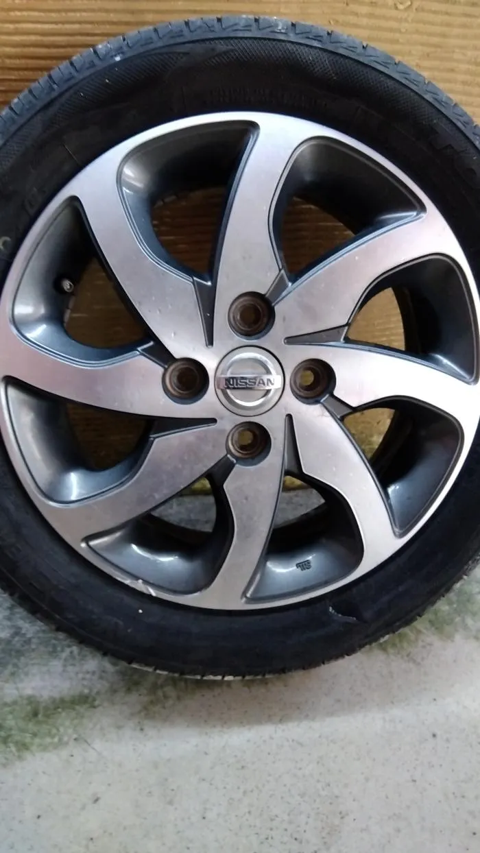 ニッサン純正アルミホイル１４