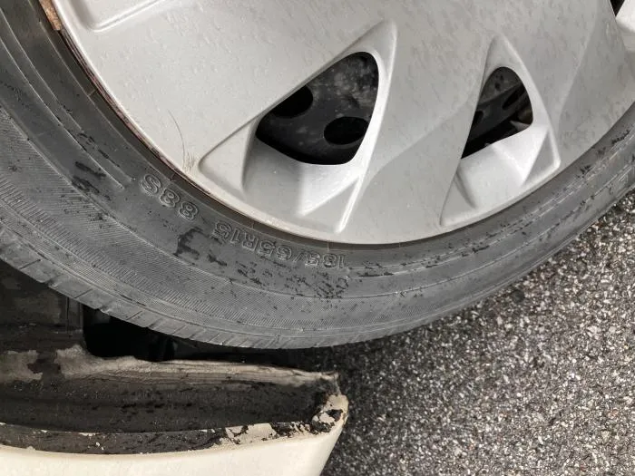 ホイル付中古タイヤ4本　185/65R15　