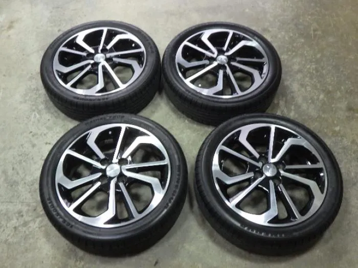 ダイハツ純正１６インチ　タイヤホイル４本セット