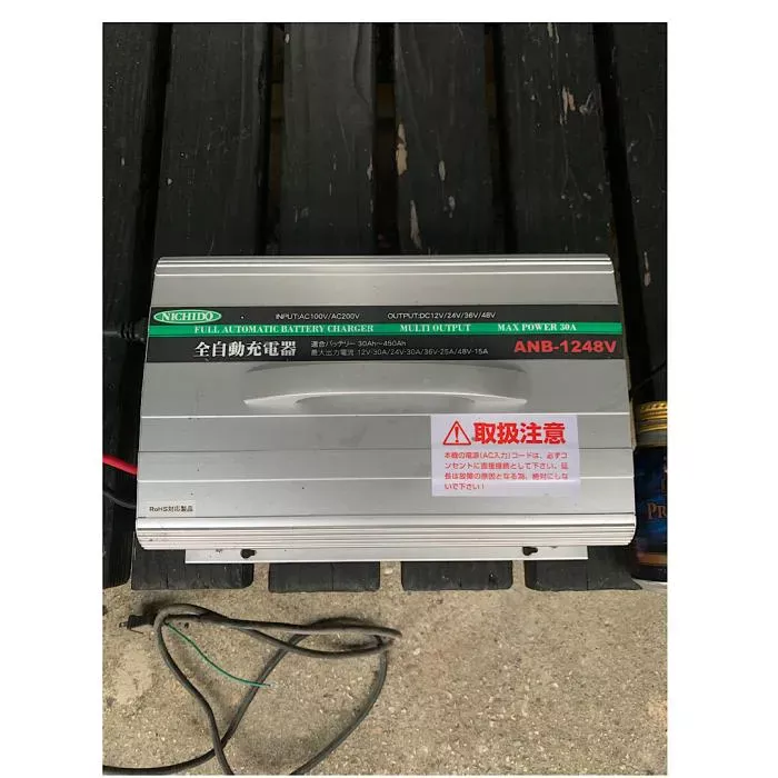 バッテリー充電器