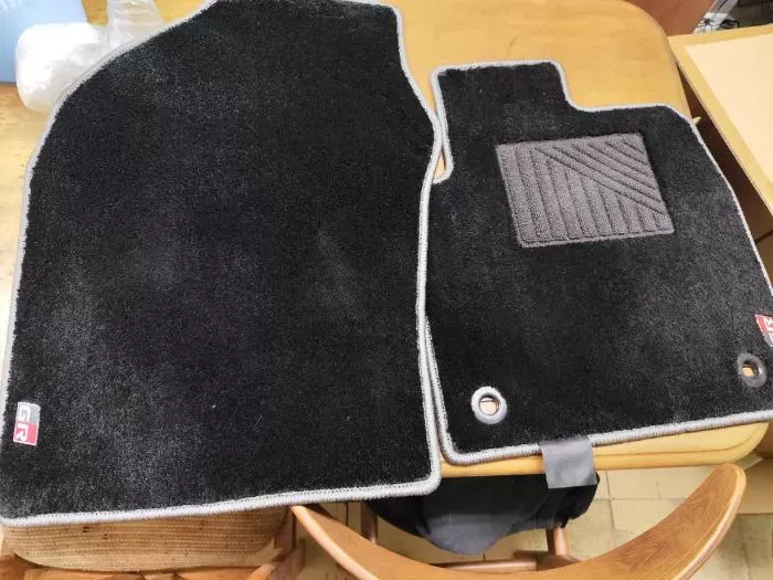 CHR GR 純正フロアマット 運転席と助手席の2枚