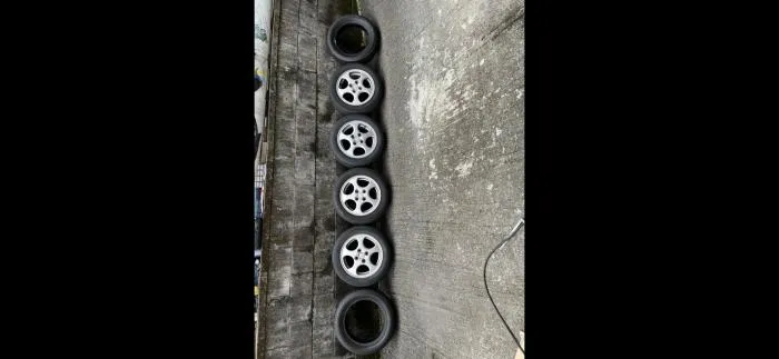 アルミホイール山ありタイヤとバリ山タイヤ2本付き