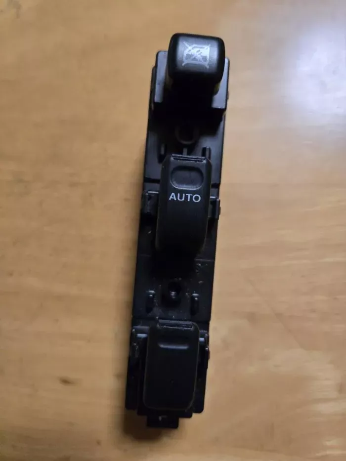 パワーウィンドウスイッチ