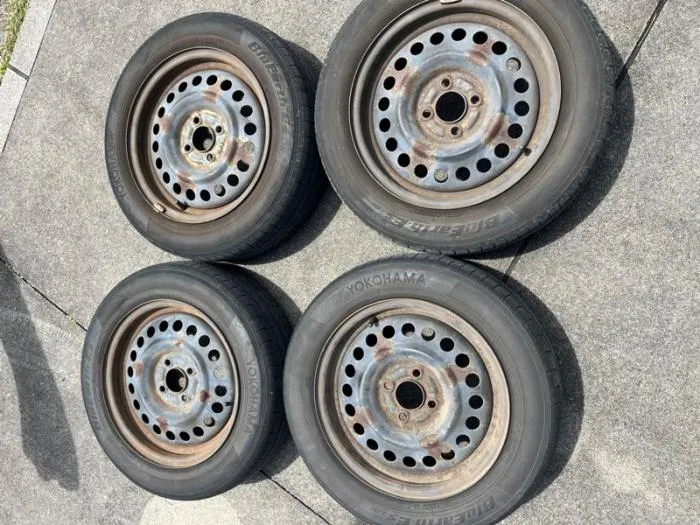 ４穴PCD100　１５インチ鉄ホイールタイヤ付