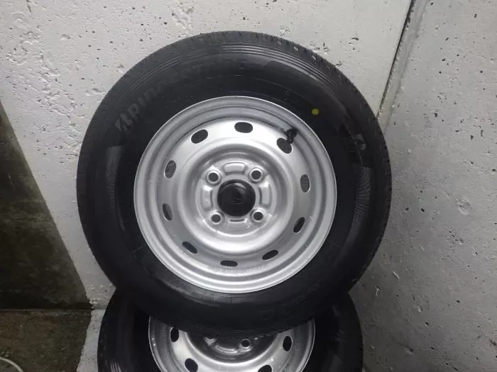 軽トラック及び軽バス用スチールホイル付きタイヤ4本セット