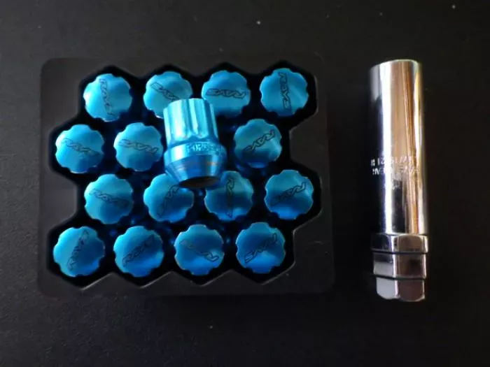 RAYS製　M12×1.5　ジュラルミンナット（ブルー）